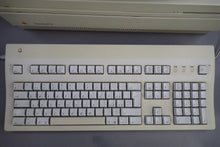 Lade das Bild in den Galerie-Viewer, Apple Macintosh II mit Monitor