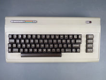Lade das Bild in den Galerie-Viewer, Commodore C64 Computer