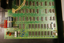 Lade das Bild in den Galerie-Viewer, Commodore PET 2001-32N Innenleben mit Mainboard 320349‑0 Detail