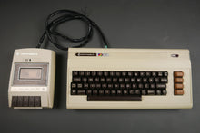 Lade das Bild in den Galerie-Viewer, Commodore VC-20 und C2N Datasette weiss