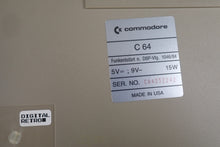 Lade das Bild in den Galerie-Viewer, Commodore C64 Computer
