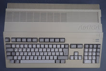 Lade das Bild in den Galerie-Viewer, Commodore Amiga 500 "Chicken Lips"
