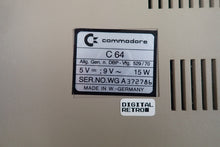 Lade das Bild in den Galerie-Viewer, Commodore C64 Computer

