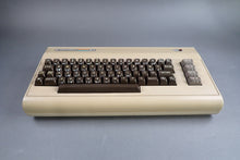 Lade das Bild in den Galerie-Viewer, Commodore C64 Computer
