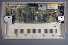 Lade das Bild in den Galerie-Viewer, Commodore C64C Computer
