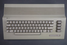 Lade das Bild in den Galerie-Viewer, Commodore C64C Computer
