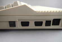 Lade das Bild in den Galerie-Viewer, Commodore C64C Computer
