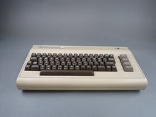 Lade das Bild in den Galerie-Viewer, Commodore C64 Computer
