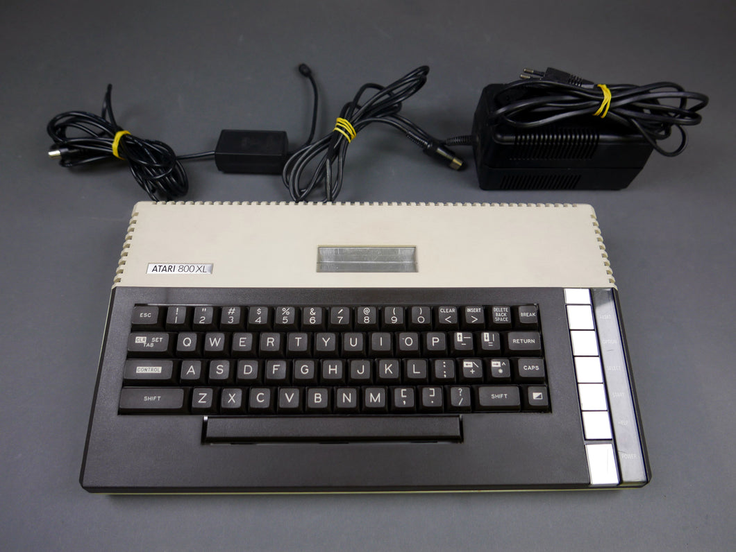 Atari 800XL Computer